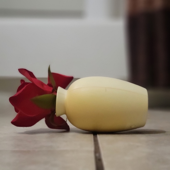 Hallmark Make Believe Electric Flower with Vase (Battery Powered) - Picture 4 of 4